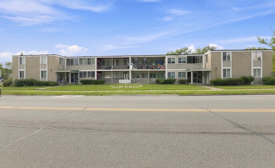 19143 Berg Rd, Detroit, MI à vendre - Photo du bâtiment - Image 2 de 20