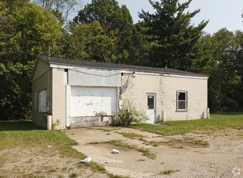 Two Commercial Bldgs on 154,649 portefeuille de 2 propriétés à vendre sur LoopNet.ca - Photo du bâtiment - Image 2 de 8