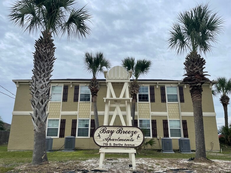 719 S Berthe Ave, Panama City, FL à vendre - Photo du bâtiment - Image 3 de 4