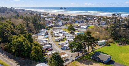 384 S Beacon St, Rockaway Beach, OR à vendre - Photo du bâtiment - Image 2 de 2