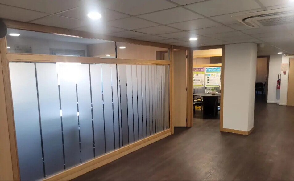 Office in Saint-Ouen-sur-Seine for sale - Interior Photo - Image 2 of 10