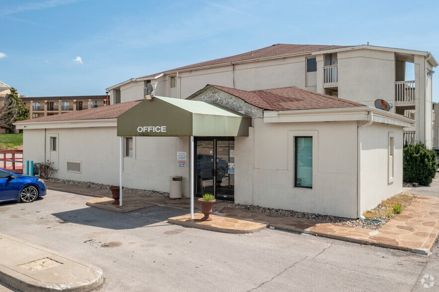 3400 NW Jefferson St, Blue Springs, MO for sale - Building Photo - Image 3 of 11