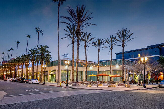 More details for 190 W Center Street Promenade, Anaheim, CA - Retail for Sale