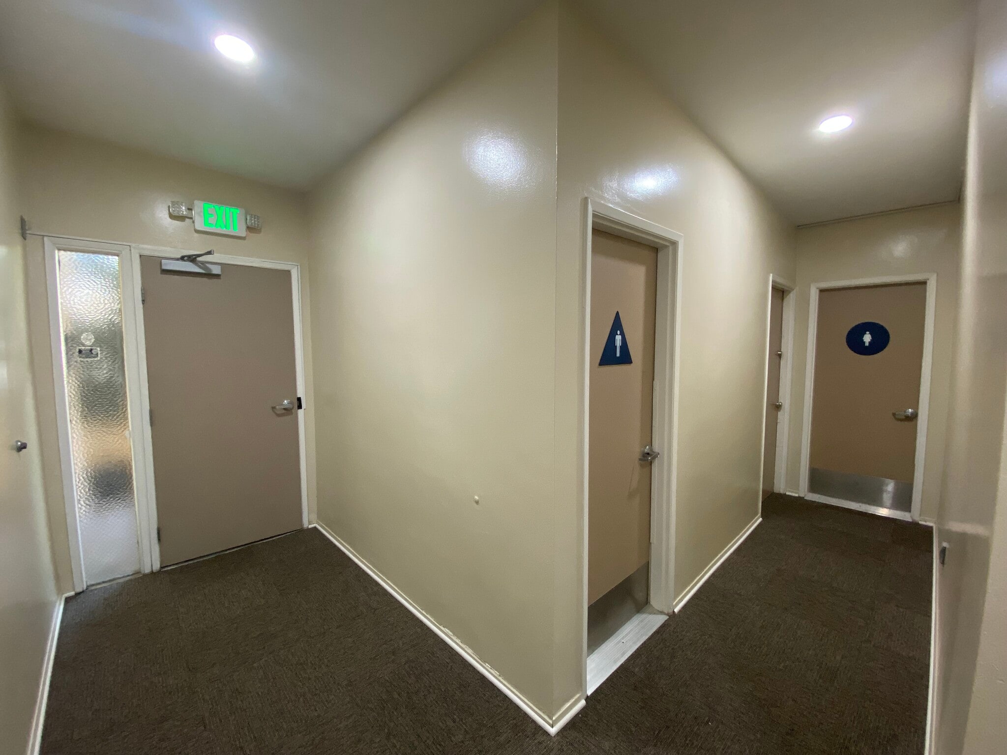 2100 N Sepulveda Blvd, Manhattan Beach, CA for lease Lobby- Image 1 of 6