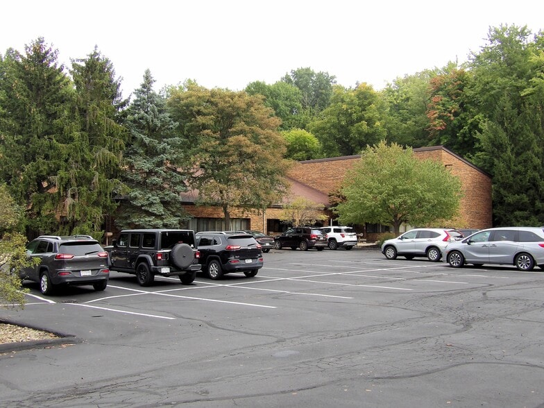 8445 Munson Rd, Mentor, OH à vendre - Photo du bâtiment - Image 2 de 16