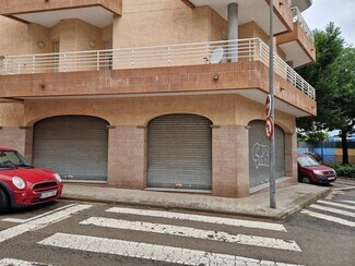 Plus de détails pour Multi-résidentiel à vendre
