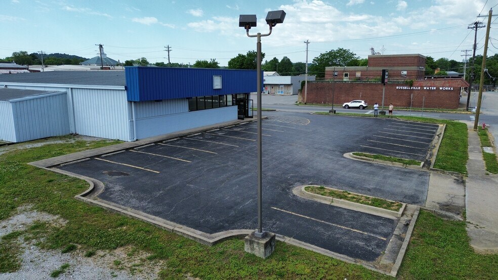 320 N Main St, Russellville, KY à louer - Photo du bâtiment - Image 3 de 10