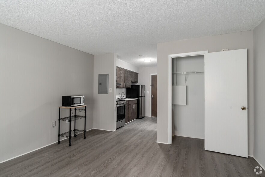 4700 Westgrove St, Raleigh, NC à vendre - Photo du bâtiment - Image 3 de 56