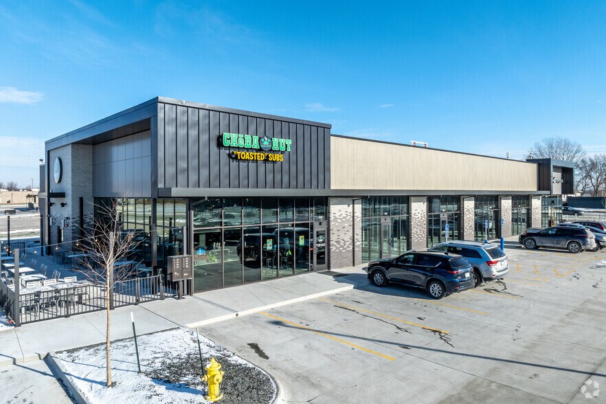 5260 Merle Hay Rd, Johnston, IA à louer - Photo du bâtiment - Image 3 de 8