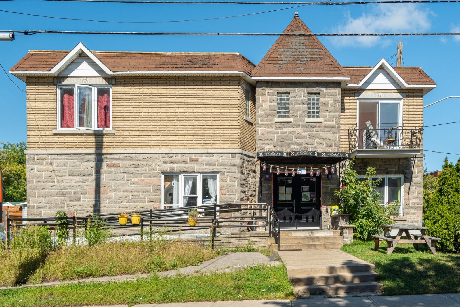 90-92 Boul Lévesque E, Laval, QC for sale Primary Photo- Image 1 of 1