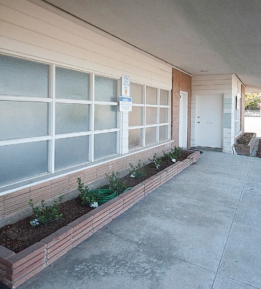 2430-2434 Calaveras St, Fresno, CA à louer - Photo du bâtiment - Image 3 de 6