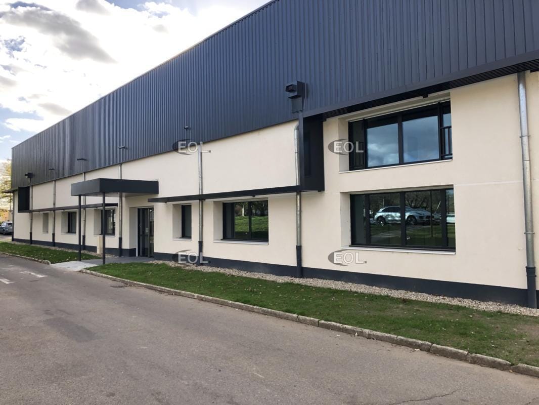 Office in Vénissieux for lease Building Photo- Image 1 of 10