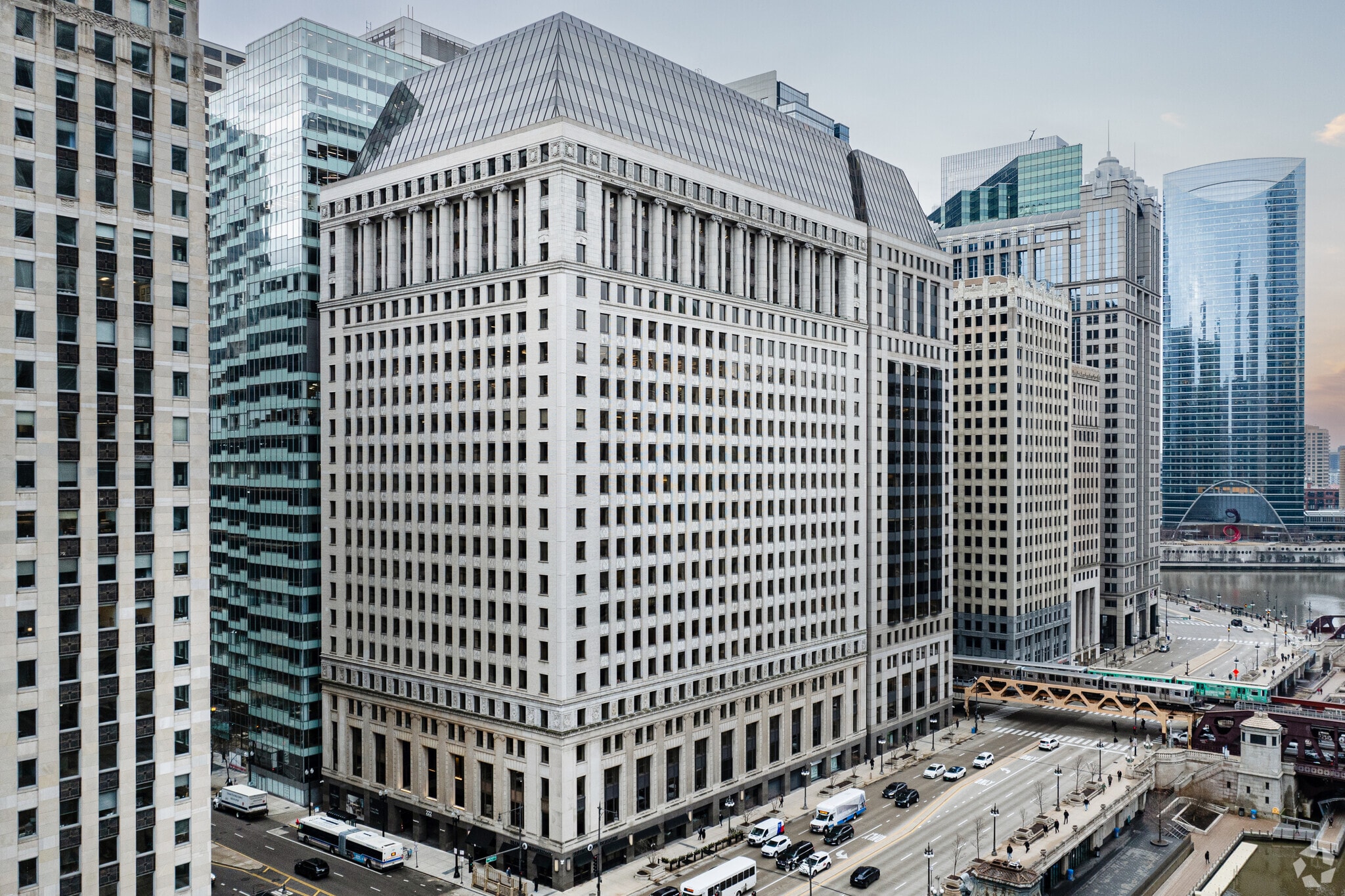 121 W Wacker Dr, Chicago, IL for lease Building Photo- Image 1 of 15