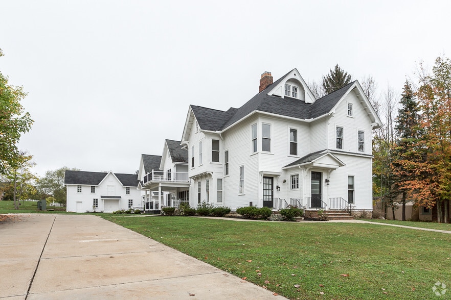 33-35 N Chillicothe Rd, Aurora, OH à louer - Photo du bâtiment - Image 3 de 5