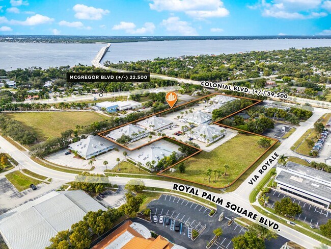 Plus de détails pour 1342 Colonial Blvd, Fort Myers, FL - Bureau, Bureau/Commerce de détail à louer