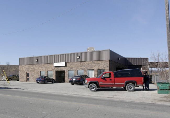 Plus de détails pour 220 Bronte St N, Milton, ON - Industriel à louer