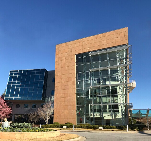 6285 Barfield Rd NE, Atlanta, GA à louer - Photo du bâtiment - Image 2 de 7