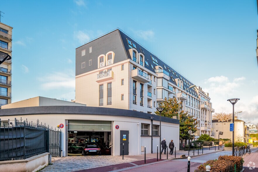 37 Rue Adam Ledoux, Courbevoie for sale - Building Photo - Image 2 of 5