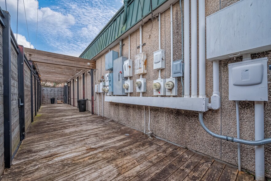 9400 Glenfield Ct, Houston, TX à louer - Photo du bâtiment - Image 3 de 13