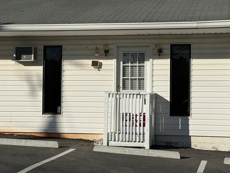 224 Professional Ct, Dallas, GA for lease - Building Photo - Image 2 of 14