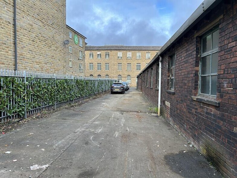 Firth St, Huddersfield à louer - Photo du bâtiment - Image 3 de 4
