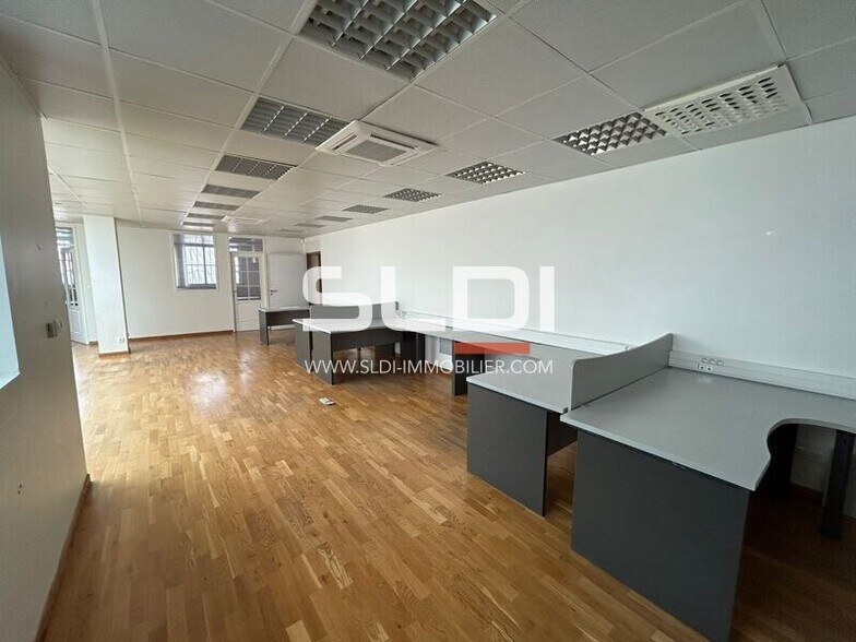 Avenue Carnot, Neuville-sur-Saône for lease - Interior Photo - Image 3 of 10