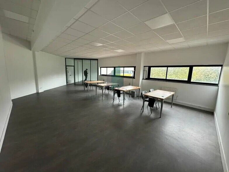 Flex dans Saint-Denis à louer - Photo du bâtiment - Image 2 de 8