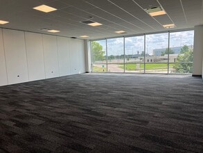 1960 Kimball Ave, Manhattan, KS for lease Interior Photo- Image 2 of 4