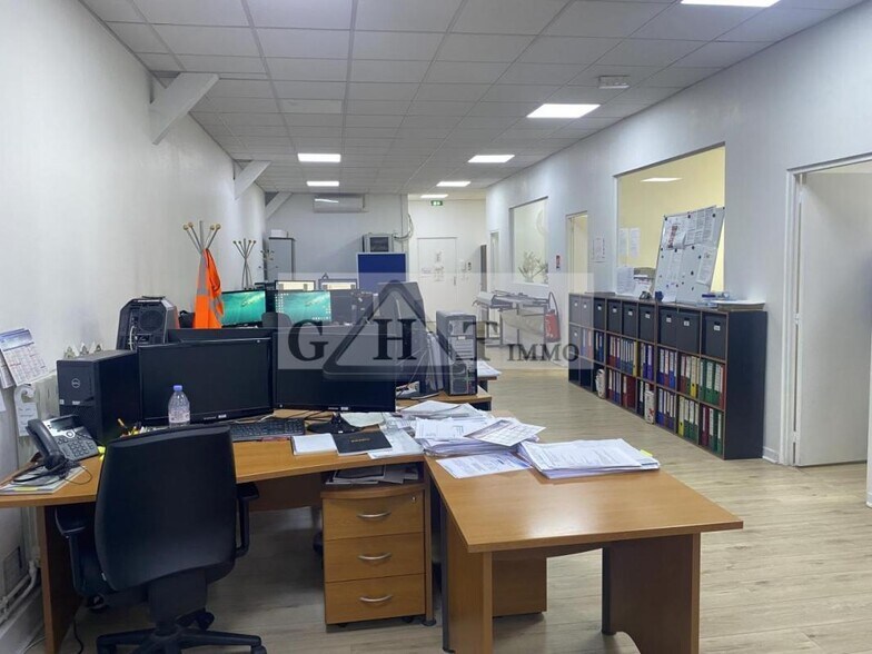 Office in Alfortville for lease - Interior Photo - Image 1 of 4