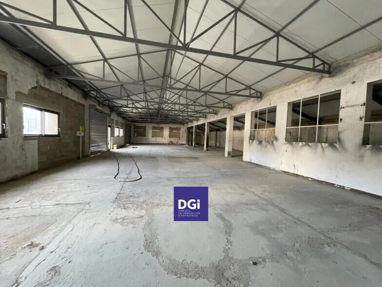 Flex in Nîmes for lease - Interior Photo - Image 2 of 3