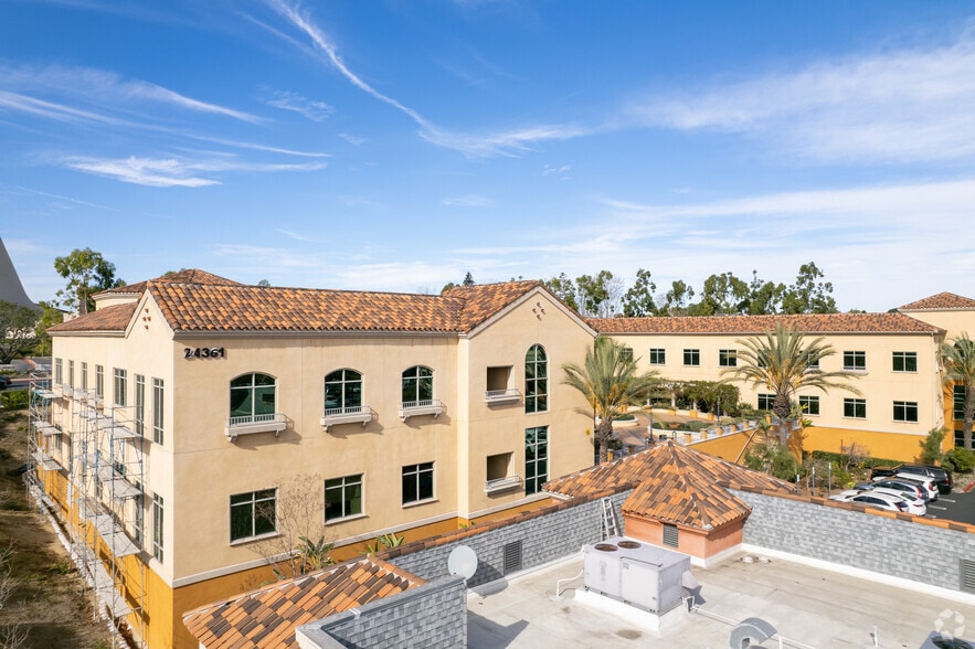 24361 El Toro Rd, Laguna Woods, CA à louer - Photo du bâtiment - Image 2 de 14