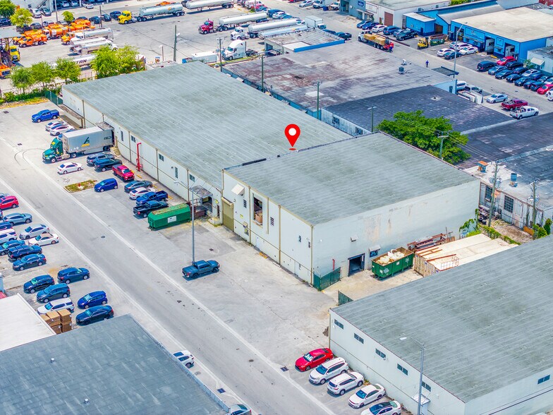1030-1060 E 30th St, Hialeah, FL à louer - Photo du bâtiment - Image 3 de 8