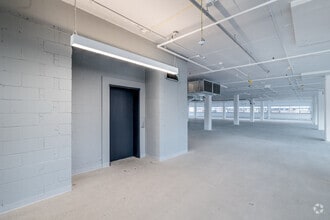 6750 Av de l'Esplanade, Montréal, QC for lease Interior Photo- Image 2 of 3