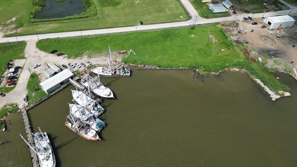 6500 1st Ave, Sabine Pass, TX for sale - Building Photo - Image 2 of 4