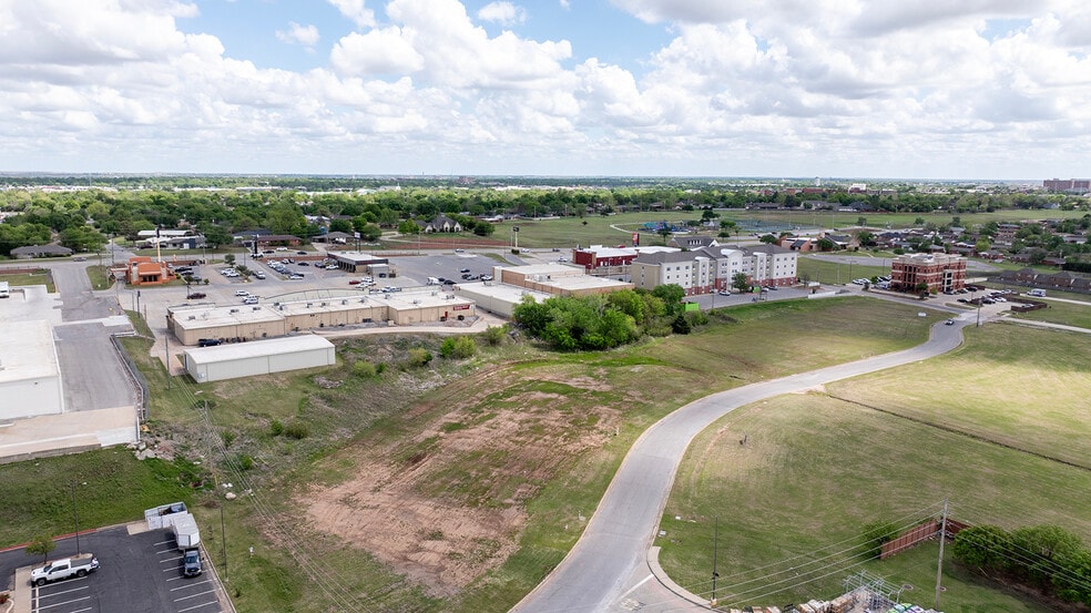 1201 NW 40th St, Lawton, OK for sale - Aerial - Image 3 of 28