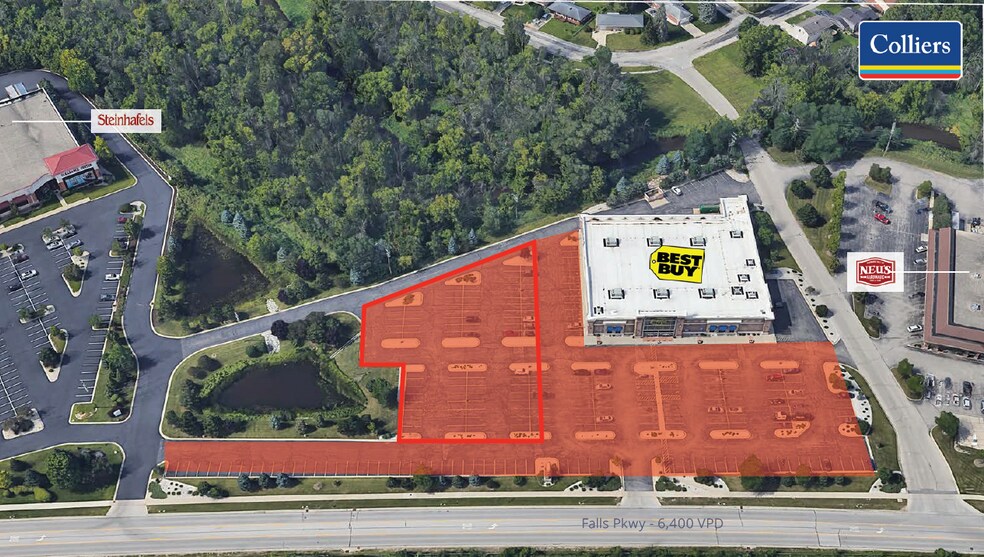N95W16855 Falls Pkwy, Menomonee Falls, WI à vendre - Photo du bâtiment - Image 2 de 4