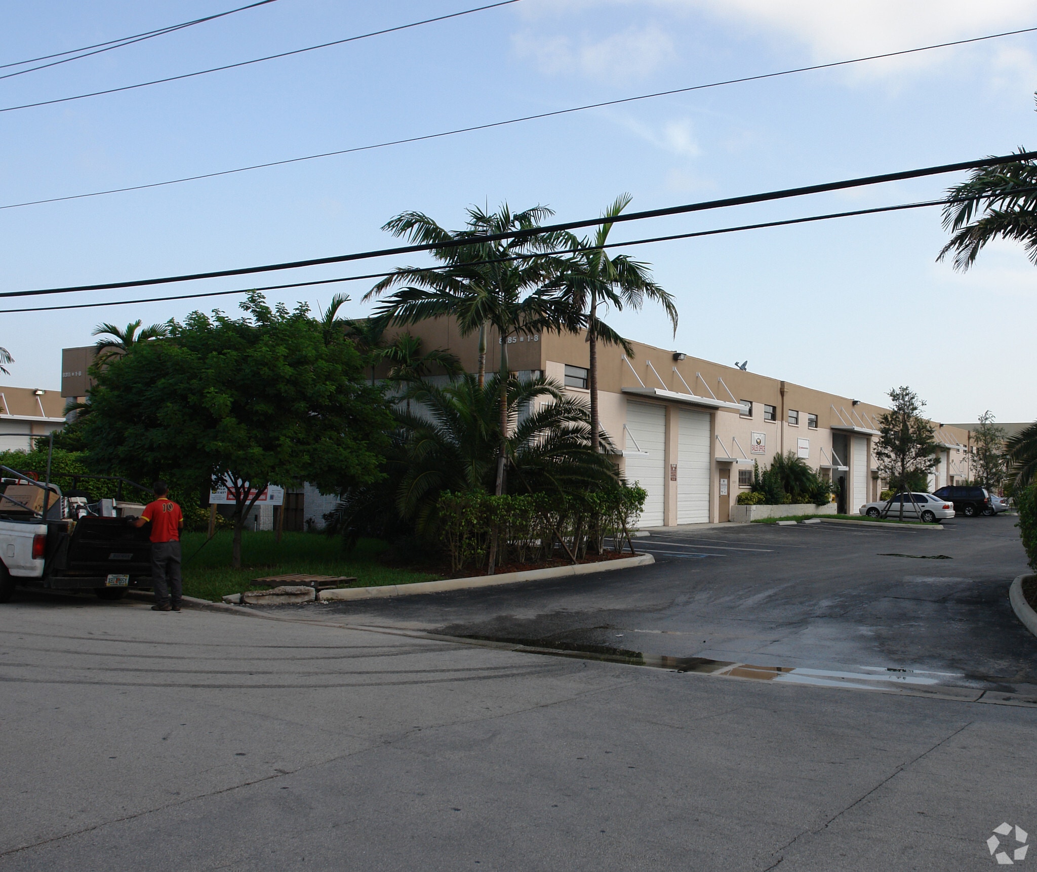 8285 NW 64th St, Miami, FL for lease Primary Photo- Image 1 of 13