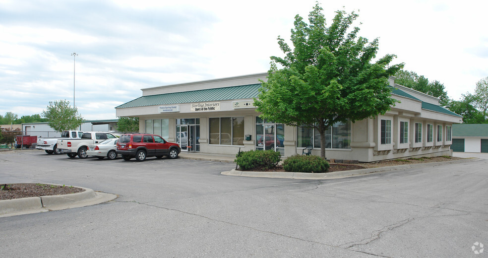 411 N Iowa St, Lawrence, KS for lease - Building Photo - Image 2 of 12