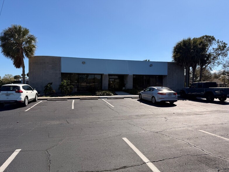 14333 58th St N, Clearwater, FL à vendre - Photo du bâtiment - Image 3 de 9