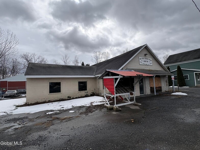 18 Leonard St, Gansevoort, NY à vendre - Photo du bâtiment - Image 3 de 6