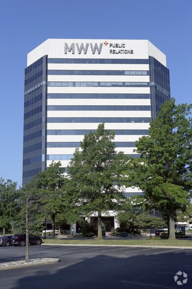 1 Meadowlands Plz, East Rutherford, NJ for lease - Building Photo - Image 2 of 9