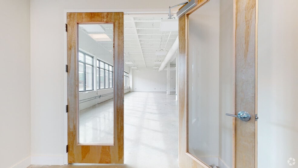 929-933 White St, Atlanta, GA for lease - Matterport 3D Scan - Image 2 of 42