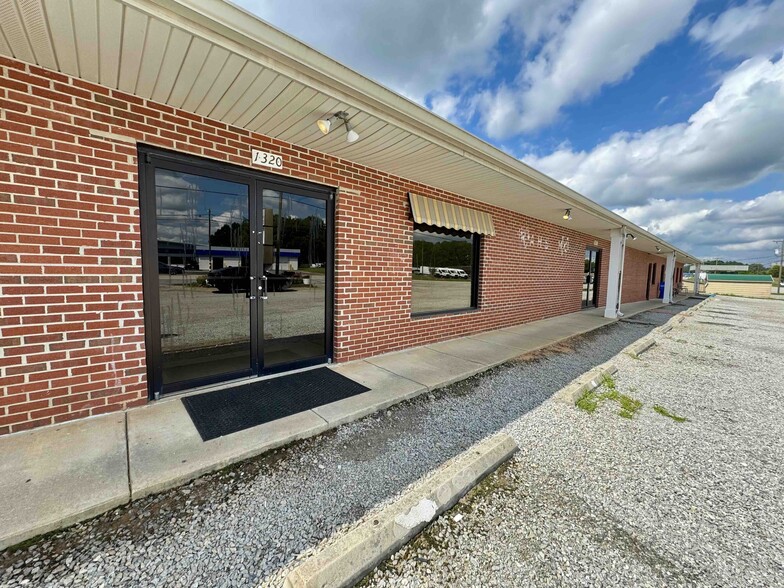 1320 W Danville St, South Hill, VA for lease - Primary Photo - Image 1 of 12