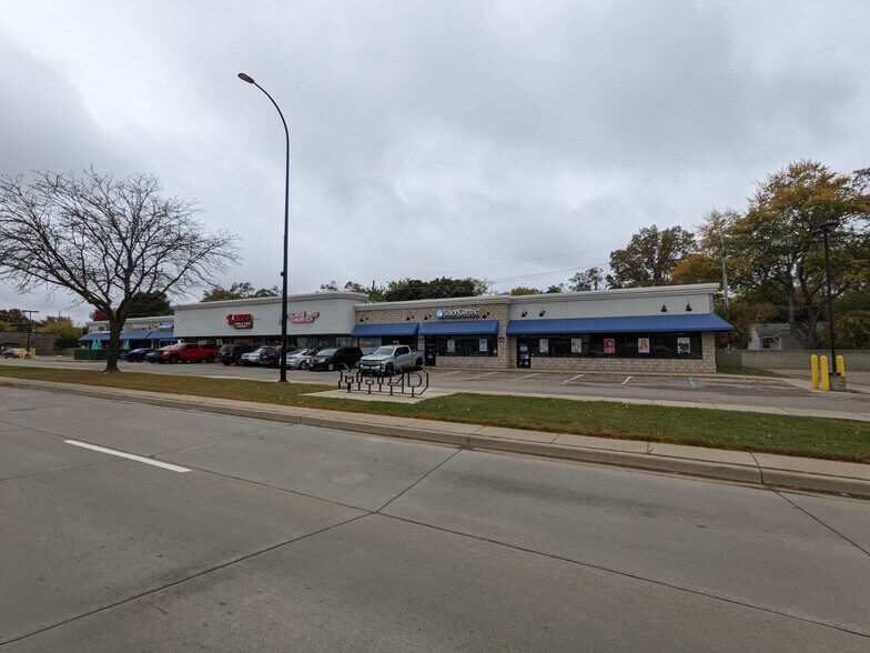 26085-26105 John R Rd, Madison Heights, MI à louer - Photo du bâtiment - Image 2 de 13