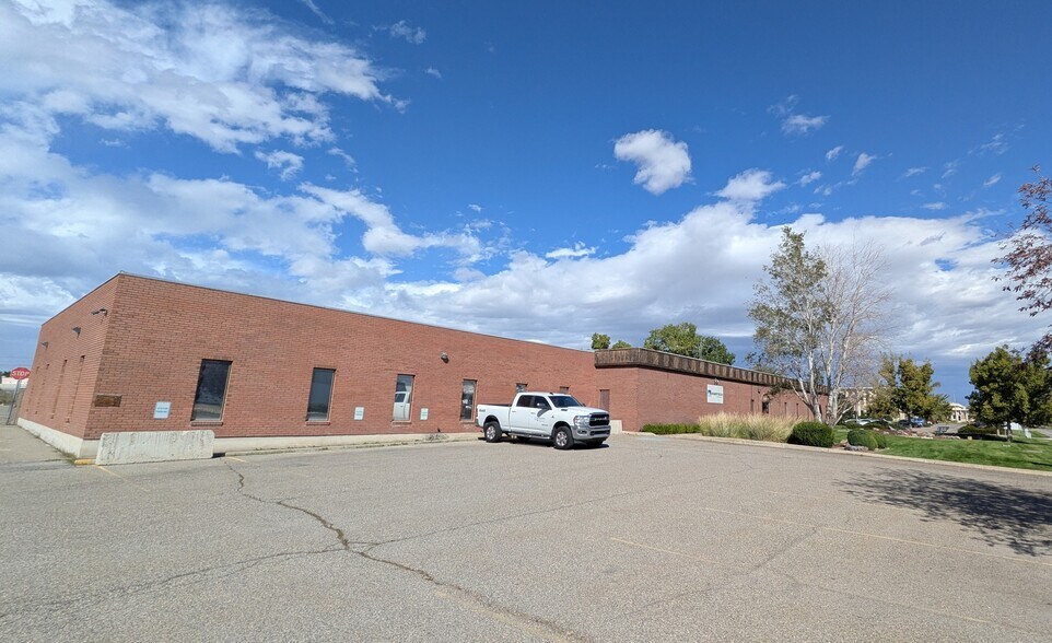 2370 Decker Lake Blvd, Salt Lake City, UT for lease - Primary Photo - Image 1 of 23