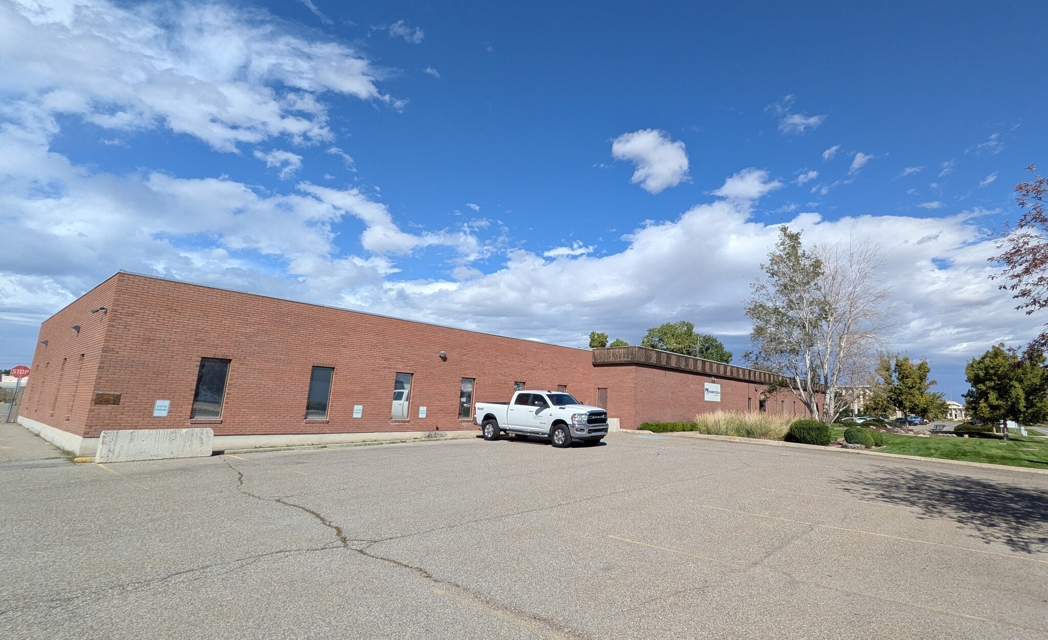 2370 Decker Lake Blvd, Salt Lake City, UT à louer Photo principale- Image 1 de 24