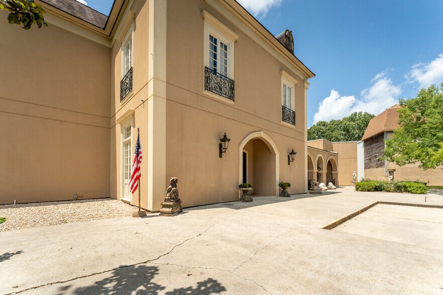 5330 Bluebonnet Rd, Baton Rouge, LA à vendre - Photo du bâtiment - Image 3 de 13