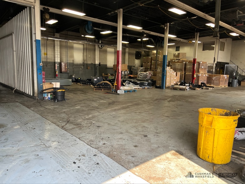 330 Ashland Road portefeuille de 2 propriétés à vendre sur LoopNet.ca - Photo intérieure - Image 3 de 12