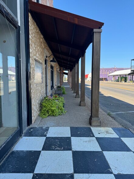 221 S Main St, Mcgregor, TX à vendre - Photo du bâtiment - Image 2 de 19