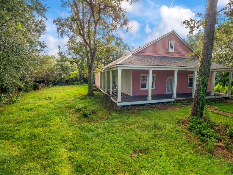 752 N Columbia St, Covington, LA à vendre - Photo du bâtiment - Image 2 de 12